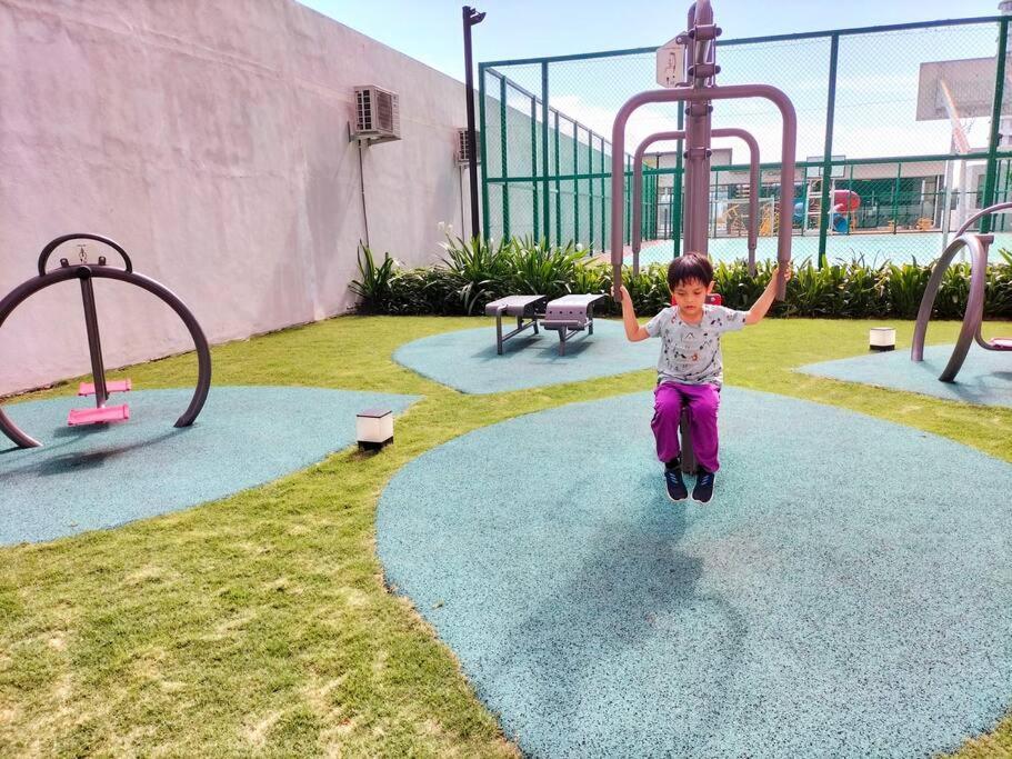 Hani Homestay Wifi Netflix Secure Parking Klia Usim Inti Aeon Mall Nilai Exterior foto