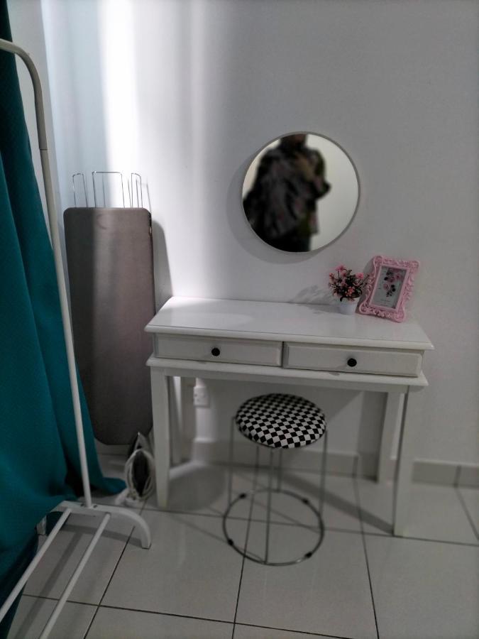 Hani Homestay Wifi Netflix Secure Parking Klia Usim Inti Aeon Mall Nilai Exterior foto